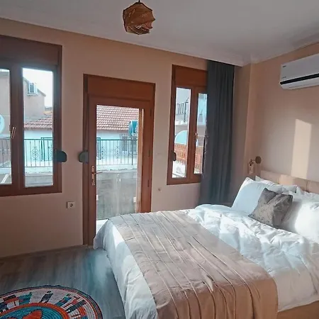 Deniz Manzarali Muestakil Ev Aybalik Apartman *
